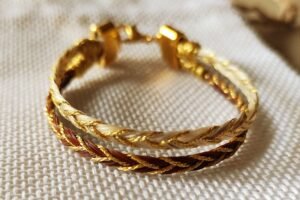 Bracelet réalisé en crins de cheval